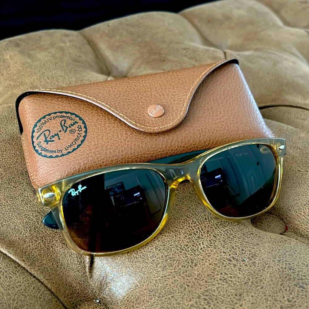Brown and black Ray Ban New Wayfarer